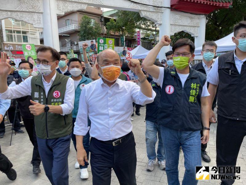 ▲蘇貞昌利用公餘時間全台走透透輔選,獲得廣大迴響;圖為其於新北鶯歌替林佳龍、鄭運鵬站台。(圖/記者黃宣尹攝)