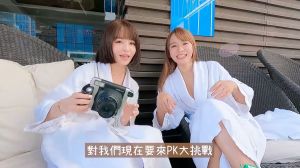 ▲元元和林莎穿著浴袍，宣布要進行「比基尼立可拍對決」。（圖／翻攝自元元YouTube）