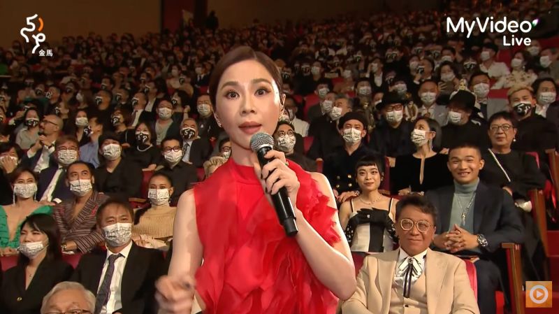 謝盈萱7套戰服登金馬獎！「影后級主持」超神　觀眾狂讚