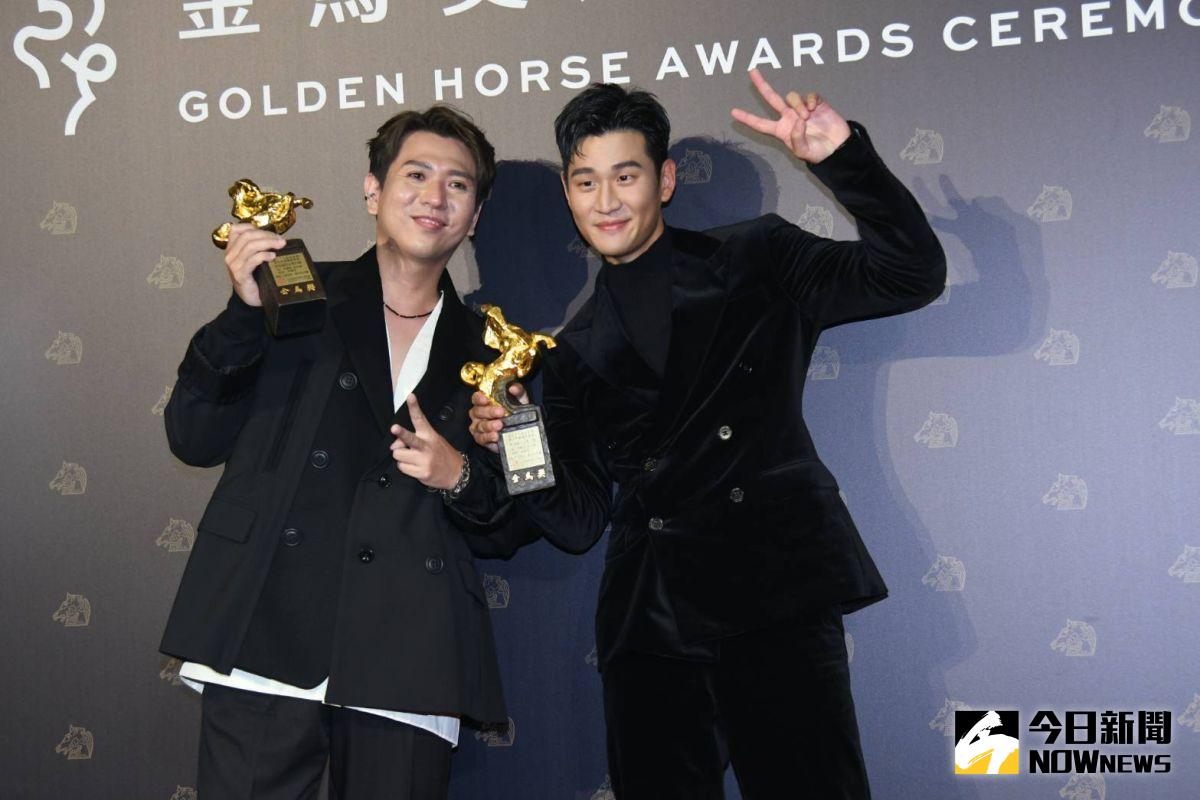 ▲周興哲（右）、作詞人吳易緯奪下最佳原創電影歌曲獎。（圖／NOWnews攝影中心）