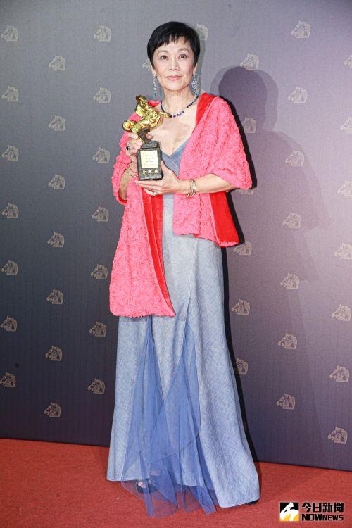 金馬59／張艾嘉封后「掌聲不間斷」 哽咽感謝95歲老媽媽 | 金馬59群星閃耀 | 焦點 | NOWnews今日新聞