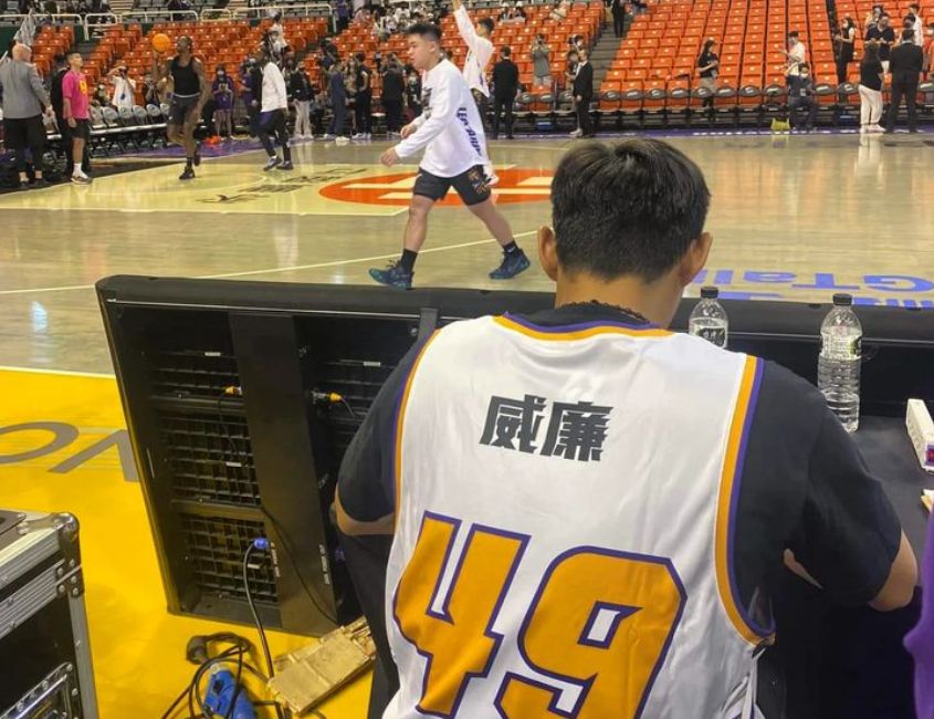 ▲魔獸帶領雲豹拿下首勝，但主持人威廉卻慘遭球迷出征。（圖／IG@liaowilliam）