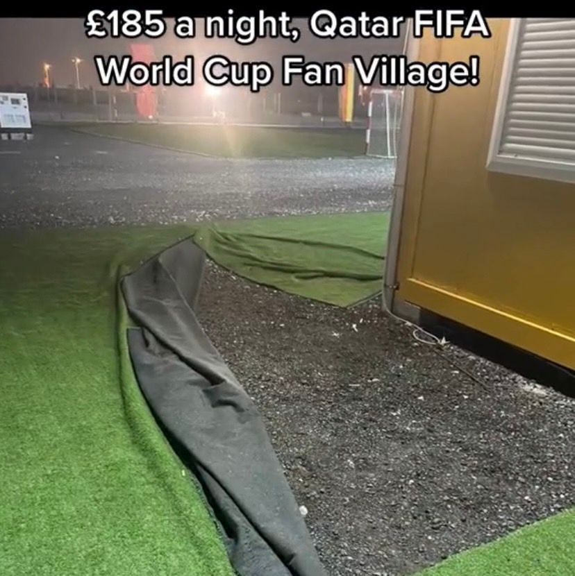 ▲世足賽今天開幕，入住主辦國設置的「球迷村」卻崩潰直喊這裡根本圖文不符，還要價一晚近7千元，讓全網怒轟根本詐騙。（圖／翻攝自＠mrsanderzisin 推特）