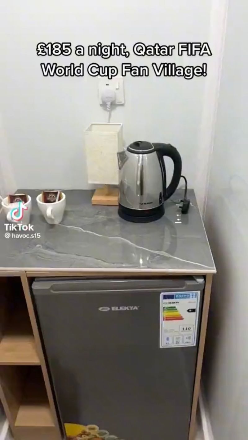 ▲還有人向《泰晤士報》透露，當地是他去過最不舒服的地方，「住起來簡直是場惡夢。」報導中也提到，隔天就要開幕了，球迷村甚至尚未完工，實在令人傻眼。（圖／翻攝自＠mrsanderzisin 推特）