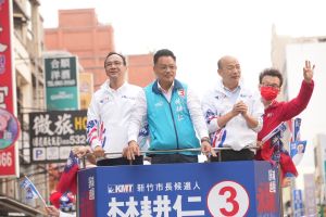 朱立倫、韓國瑜陪同林耕仁車掃 ▲(圖/翻攝林耕仁臉書)