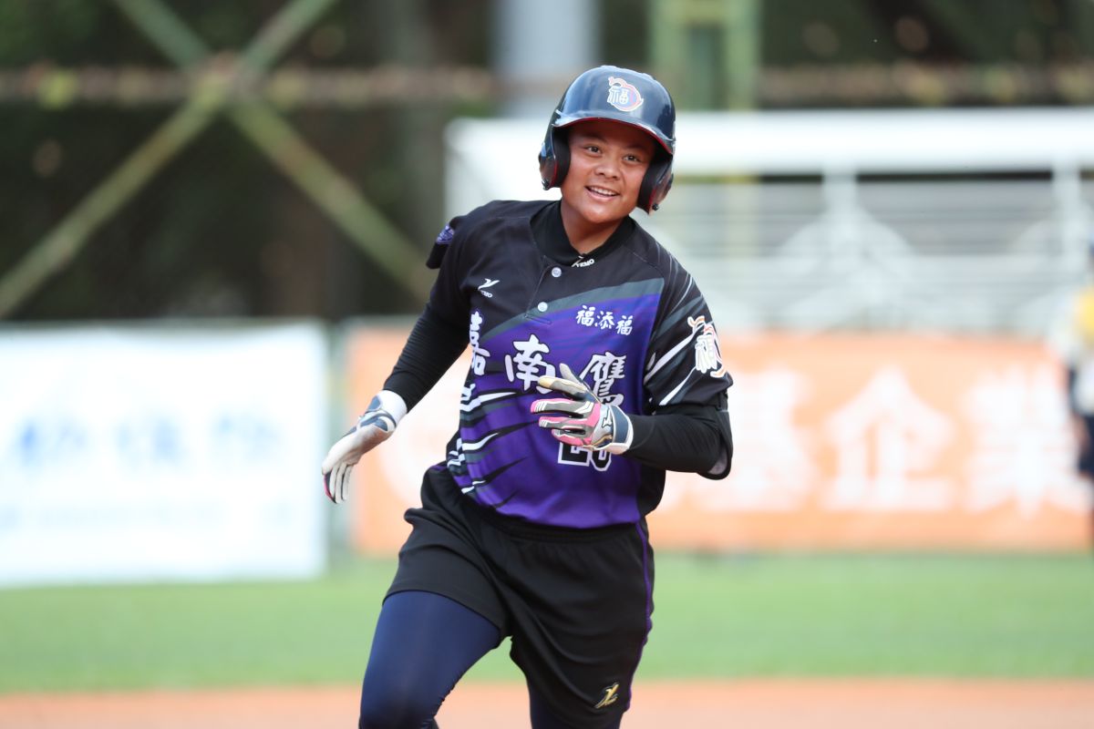 ▲企業女壘聯賽冠軍賽，福添福嘉南鷹柯佳慧開轟。（壘協提供）