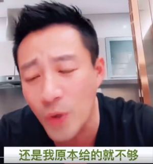 ▲汪小菲深夜開唱《過火》,被網友笑說想到大S。(圖/翻攝自汪小菲抖音) ▲汪小菲透露是按讚數破1千萬,才會開金嗓唱歌。(圖/翻攝自汪小菲抖音)