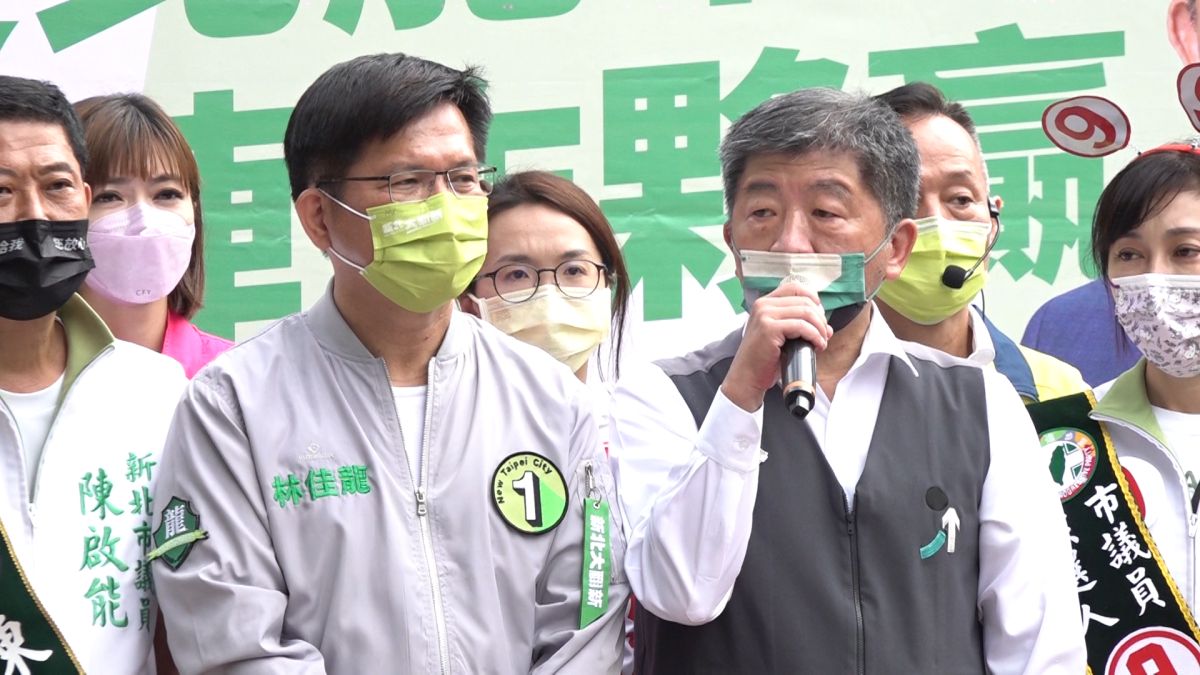 ▲陳時中與林佳龍今日於新北同框，將一同車掃前往台北萬華。（圖／記者朱永強攝，2022.11.21）