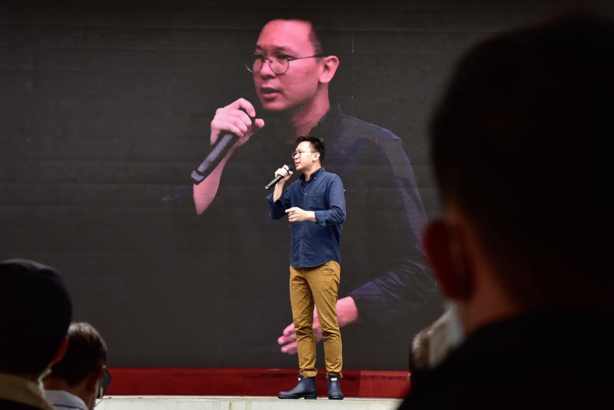 ▲林飛帆表示，無論是城市會不會倒退，又或者能不能衝破黑暗，都讓很多朋友焦慮，自己告訴他們，不要焦慮，只要出去投票就會贏。（圖／翻攝自林飛帆臉書）