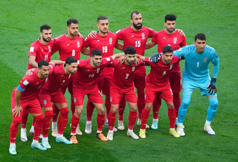 世足／罕見！世足賽伊朗隊全體拒唱國歌　連球迷都支持
