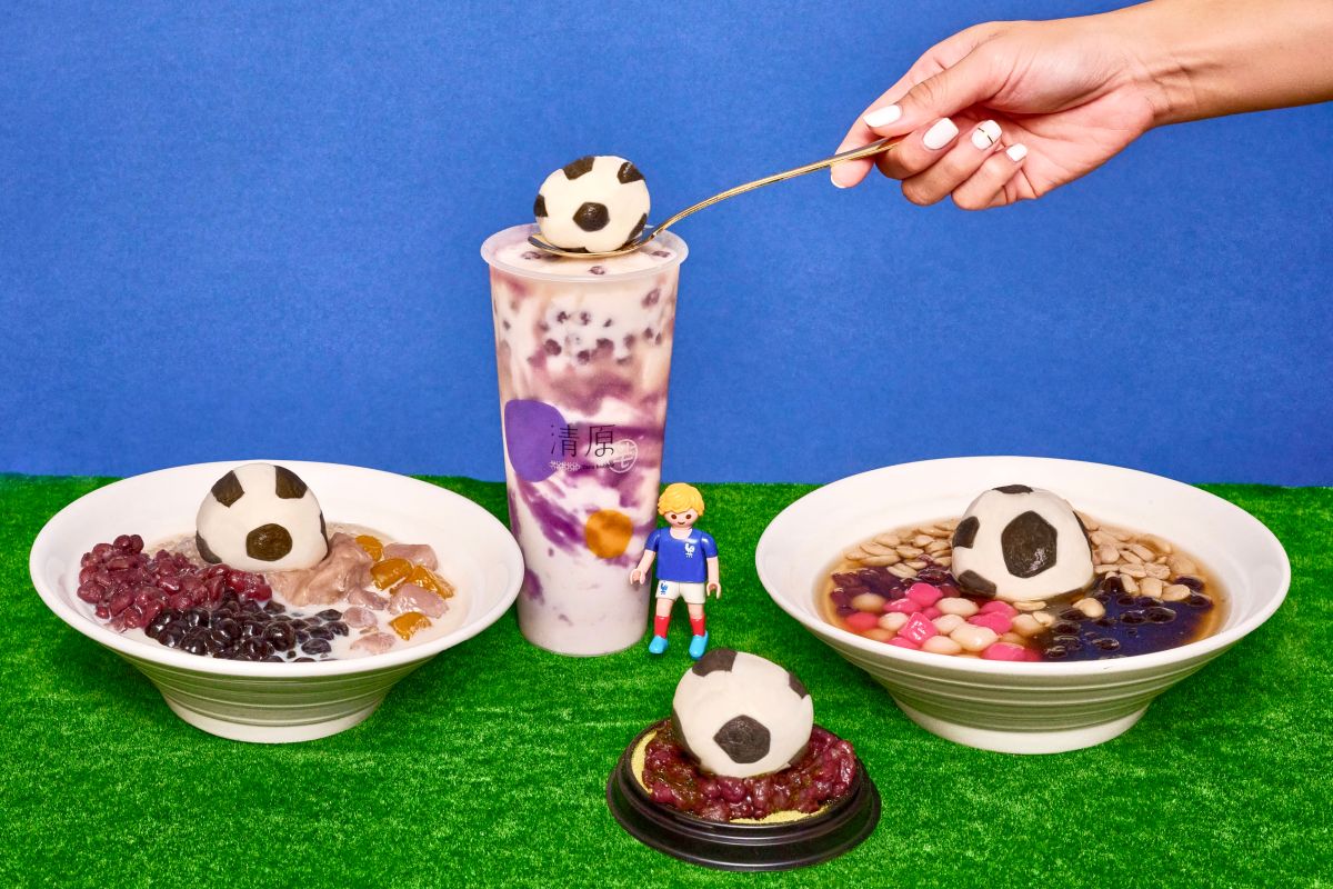 ▲「2022卡達世界盃」吸引清原芋圓也來瘋世足，浮誇推出直徑5公分的巨萌「足球麻糬」，連球場草皮都能吃；微風南山47樓MiraWan Eatery法式餐廳的「世足提拉米蘇」，更是重現整座足球場可以全部吃下肚。（圖／清原芋圓提供）