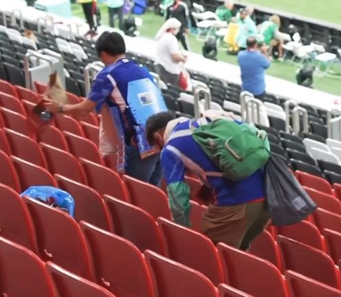 世足開幕賽後「日本球迷」主動收垃圾！網紅感動拍下全程