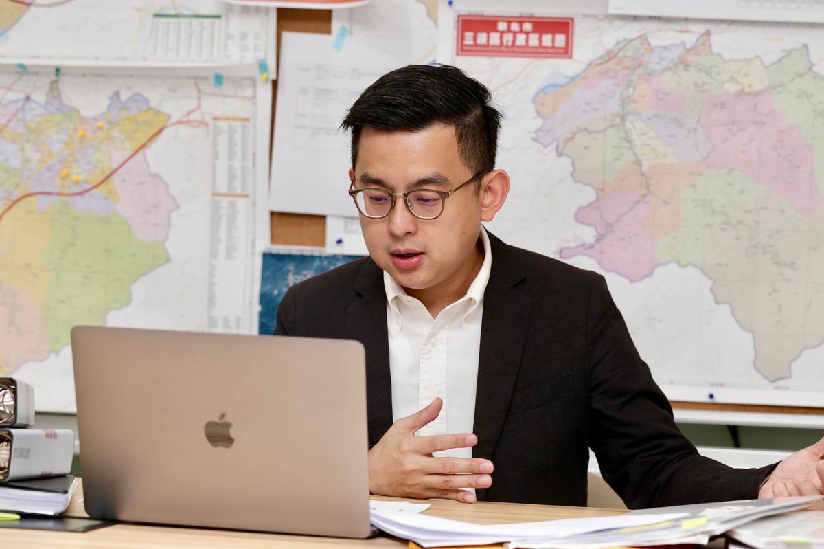 ▲卓冠廷臉書發文嘆分票是對新人最無情的攻勢，呼籲堅定支持才能讓自己進入議會，做為強力的監督。（圖 ／翻攝卓冠廷臉書）