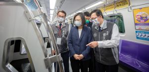蔡英文今日與鄭文燦、鄭運鵬等人一同視察桃園機場捷運延伸線A22站。 ▲蔡英文今日與鄭文燦、鄭運鵬等人一同視察桃園機場捷運延伸線A22站。(圖/總統府提供)
