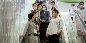 蔡英文今日與鄭文燦、鄭運鵬等人一同視察桃園機場捷運延伸線A22站。 ▲蔡英文今日與鄭文燦、鄭運鵬等人一同視察桃園機場捷運延伸線A22站。(圖/總統府提供)