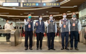 蔡英文今日與鄭文燦、鄭運鵬等人一同視察桃園機場捷運延伸線A22站。 ▲蔡英文今日與鄭文燦、鄭運鵬等人一同視察桃園機場捷運延伸線A22站。(圖/總統府提供)