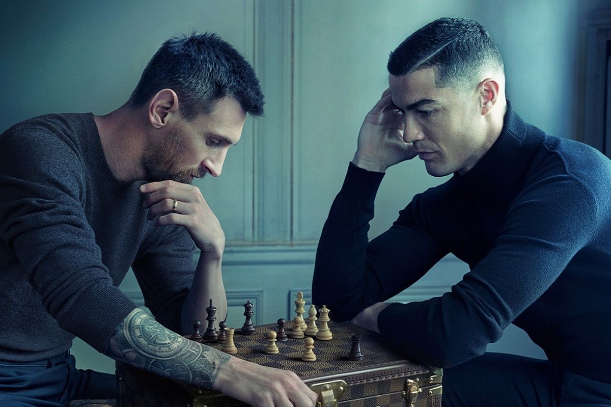 ▲「C羅」Cristiano Ronaldo和梅西(Lionel Messi)堪稱是足壇史上最偉大的對手，近期兩人為Louis Vuitton Photoshop拍攝照片。（圖／翻攝自Louis Vuitton）