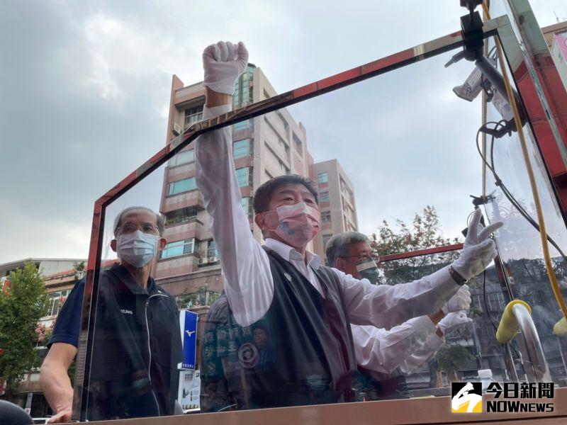 ▲陳時中在選舉最後一周啟動車掃，要在3天內掃完台北市12個行政區；圖為今日下午於大同區出發。（圖／記者黃宣尹攝，2022.11.22）