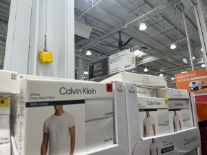 黑五特惠商品Calvin Klein純棉短袖上衣三件組。(圖/記者鍾怡婷攝) ▲黑五特惠商品Calvin Klein純棉短袖上衣三件組。(圖/記者鍾怡婷攝)