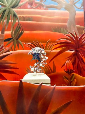 ▲MIKIMOTO 2022年頂級珠寶展WILD AND WONDERFUL系列「維多利亞冠鳩造型胸針」，參考價格約NT$2,220,000。（圖／記者蕭涵云攝）