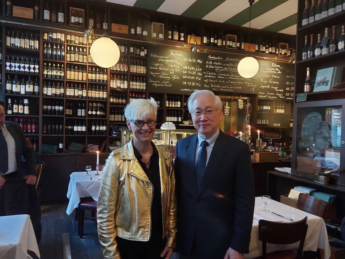 ▲國科會主委吳政忠（右）赴德法參訪太空科研，盼強化台歐太空國際合作。圖左為德國太空中心主席凱瑟-皮蕯拉。（圖／國科會提供）