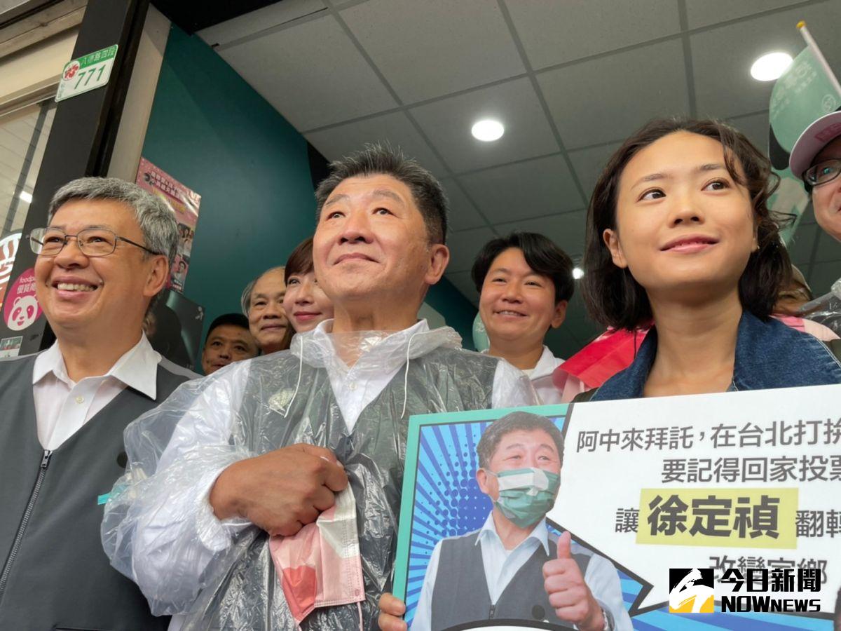 ▲陳時中今日展開松山、信義區車隊掃街，辣模里唯現身打氣。（圖／記者黃宣尹攝，2022.11.23）