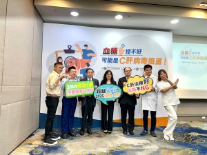 政府和醫療團體共同呼籲糖尿病患要進行C肝普篩,目前治癒率可達99%。(圖/記者周淑萍攝) ▲政府和醫療團體共同呼籲糖尿病患要進行C肝普篩,目前治癒率可達99%。(圖/記者周淑萍攝)