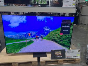 好市多第三天優惠,SAMSUNG 85吋電視。(圖/記者鍾怡婷攝) ▲好市多第三天優惠,SAMSUNG 85吋電視。(圖/記者鍾怡婷攝)