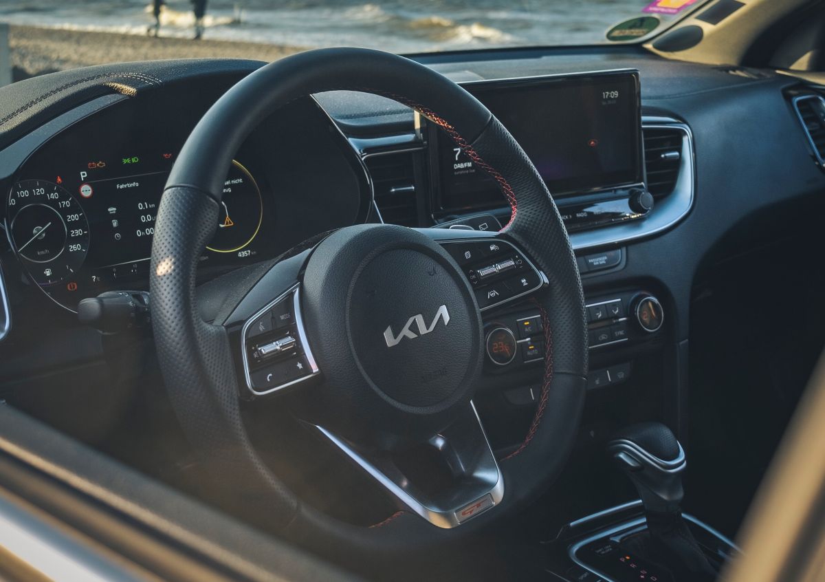 ▲Kia在2021年將廠徽的「I」與「A」連接，沒想到卻因此誤導部分消費者。（圖／取自unsplash）