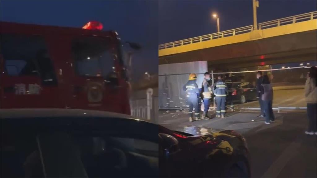 ▲最近中國因疫情大肆封路，造成消防人員只能先拆除路上鐵板，才能加入救援。（圖／翻攝Twitter）