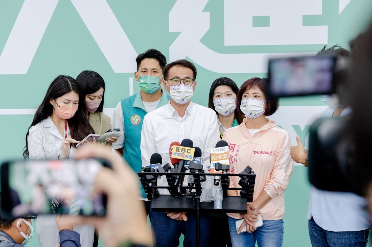 ▲鄭運鵬表示，過去國民黨才是在桃園炒地皮被淘汰的政黨，他支持鄭文燦提告，也讓市民看到藍營在選舉的惡質操作。（圖／記者李春台攝，2022.11.23）