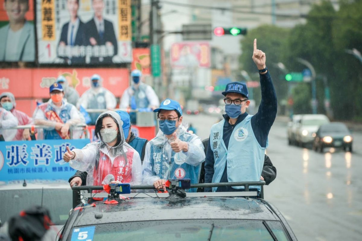 ▲張善政直搗對手本命區！連勝文、萬美玲相挺迎選民熱情。（圖／張辦提供）