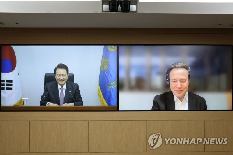 ▲韓國總統尹錫悅與特斯拉執行長馬斯克進行視訊會談。（圖／翻攝自韓聯社）