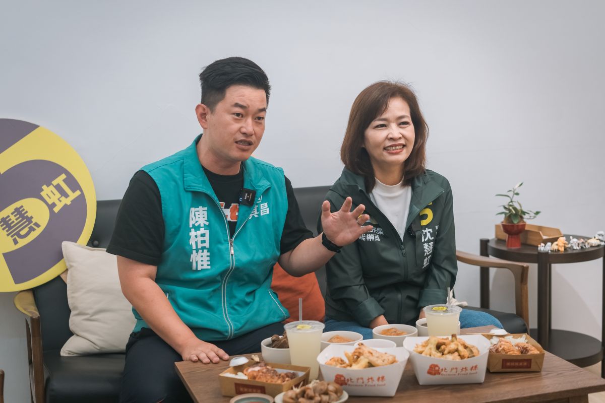 ▲陳柏惟今日赴新竹與沈慧虹合體，也向新竹人喊話，投票並非挑餐廳，選票蓋下去是攸關4年生活的決定。（圖／沈慧虹辦公室提供）