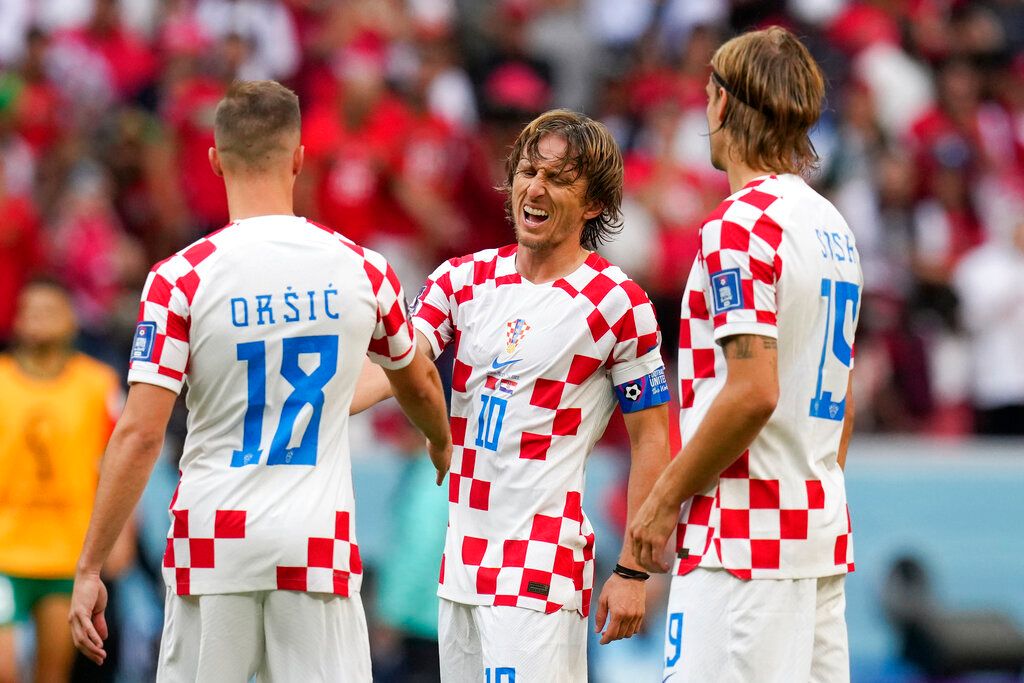 ▲上屆亞軍克羅埃西亞與摩洛哥握手言和（圖／美聯社／達志影像）