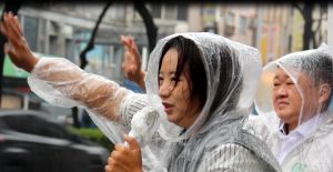 交棒遇苦戰！大砲議員師徒雨中喊搶救
