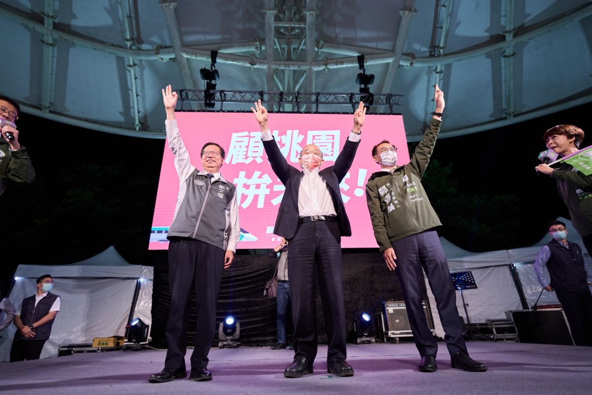 ▲鄭運鵬今日晚間於楊梅舉行造勢活動，蘇貞昌、鄭文燦都到場，現場支持者擠爆會場，期盼桃園進步不回頭。（圖／鄭運鵬辦公室提供）