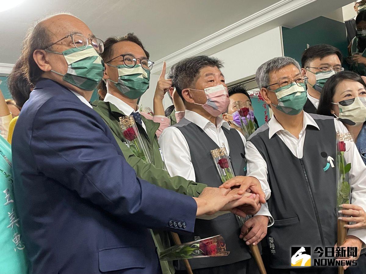 ▲民進黨團眾立委現身力挺陳時中、鄭運鵬，期盼北桃雙贏。（圖／記者葉政勳攝，2022.11.24）