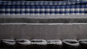 ▲Hästens海絲騰官網影片，看得出床墊內部結構。（圖／翻攝自Hästens海絲騰官網）