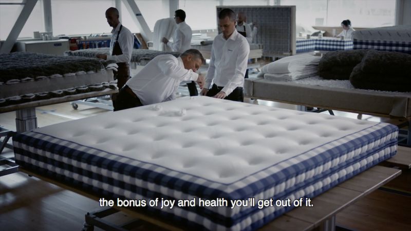 ▲Hästens海絲騰官網影片分享床組製作過程，看著出床墊表面有如雲朵般蓬軟。（圖／翻攝自Hästens海絲騰官網）