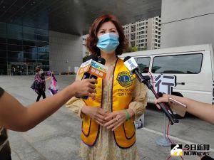 乘載愛心照護身障朋友 中市名人獅子會捐贈復康巴士 ▲台中名人獅子會會長吳淑芳表示,會友發起募集,齊心努力推動社會福利,捐贈中市府2台復康巴士,展現獅子會的行動力與溫暖(圖/柳榮俊攝2022.11.24)