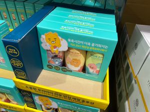 伊絲婷X Kakao Friends 兒童二合一溫和洗髮沐浴露。(圖/記者鍾怡婷攝) ▲伊絲婷X Kakao Friends 兒童二合一溫和洗髮沐浴露。(圖/記者鍾怡婷攝)