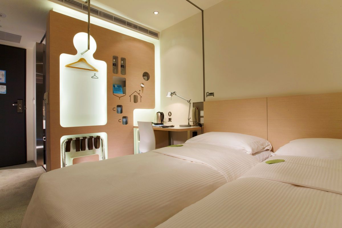 ▲捷絲旅台北林森館為慶祝回歸，即日起推出重磅優惠買一送一，住一晚平均最低不到700元，圖為精緻雙人房。（圖／業者提供）