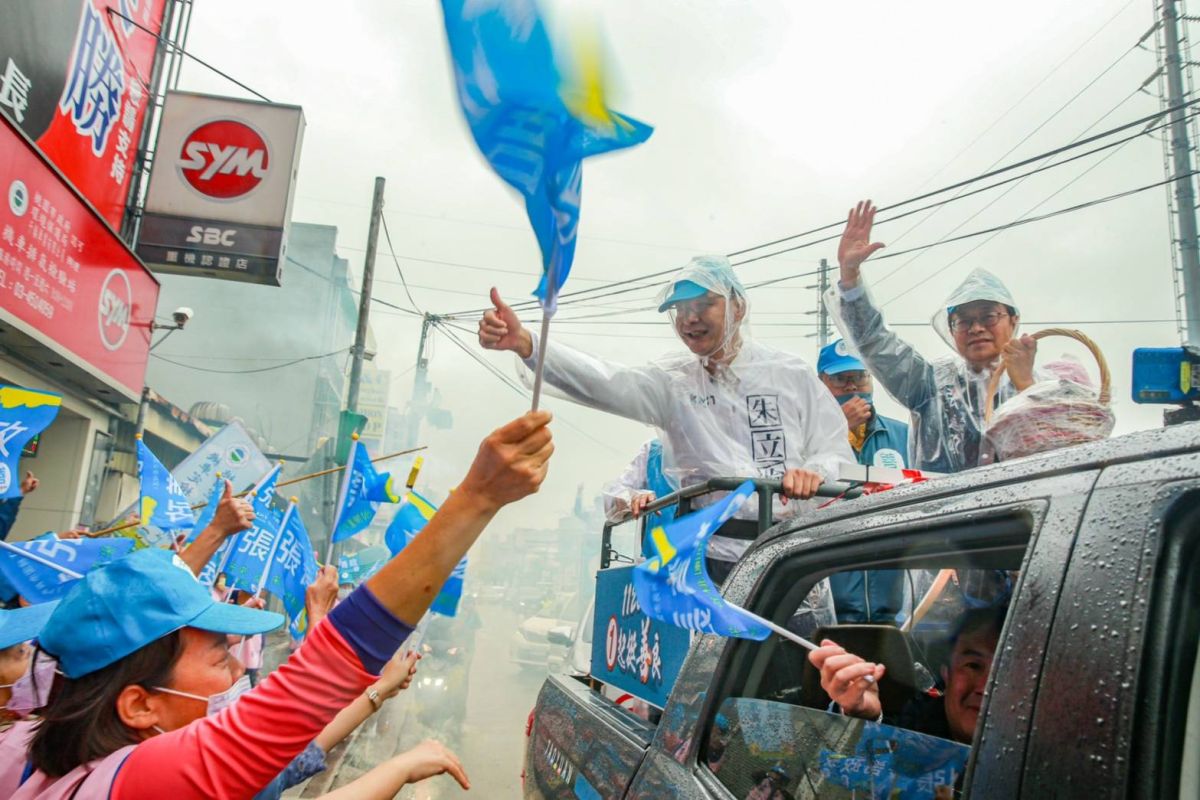 ▲朱立倫今天回到桃園做民主保衛戰，強調這場選舉是人民做主，呼籲所有愛台灣，保民主的民眾一定出來投票，讓民進黨知道，什麼叫做民主。（圖／張善政競辦提供）