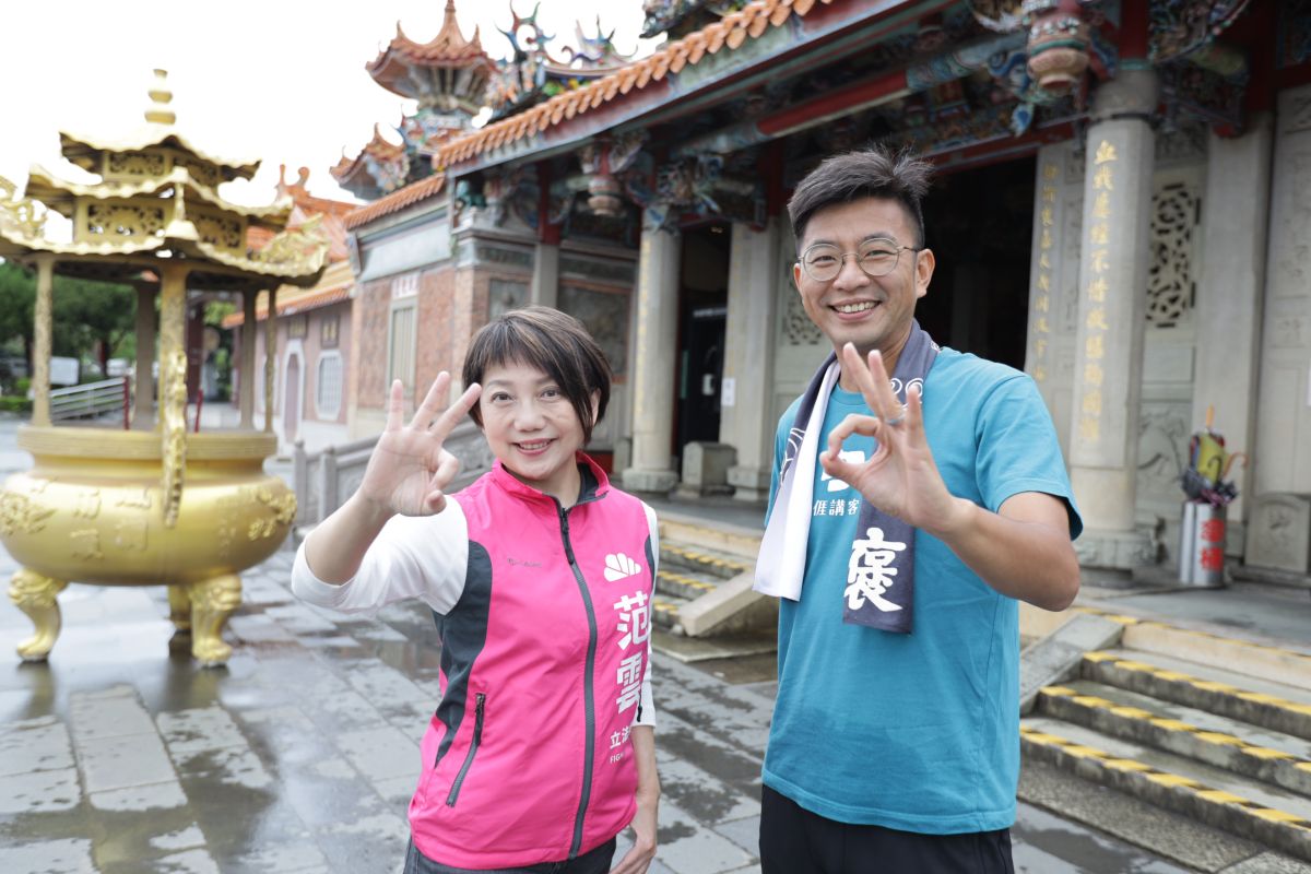 ▲新竹縣長候選人周江杰逆風行腳第4天，立委范雲來打氣。（圖/周江杰團隊提供）