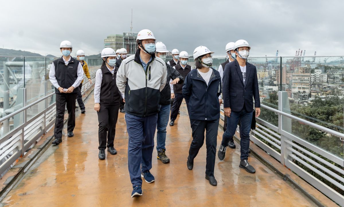 ▲蔡英文赴基隆塔視察，大讚林右昌8年來讓基隆脫胎換骨，並肯定蔡適應居中協助，也期盼未來新市長能與中央合作，延續基隆光榮。（圖／總統府提供）