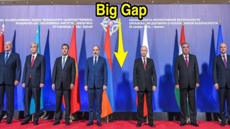 ▲亞美尼亞總理（左4）出席「集體安全條約組織」峰會，在合影時與俄國總統蒲亭（右3）之間的間隔，引發外界臆測及討論。（圖／翻攝自商業內幕）