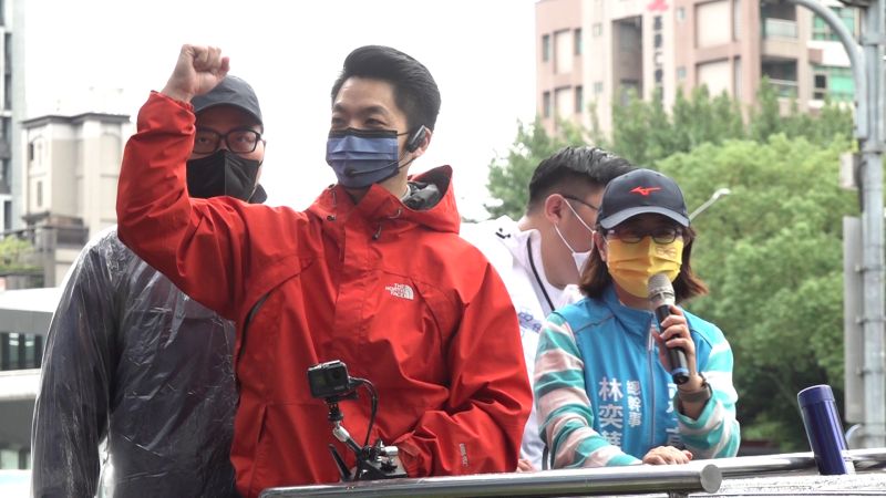 ▲明日就是投票日，蔣萬安今日仍持續車隊掃街，向市民爭取支持。（圖／記者朱永強攝，2022.11.25）