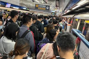 北捷板南線忠孝新生下班時間「列車異常」!一度造成延誤
