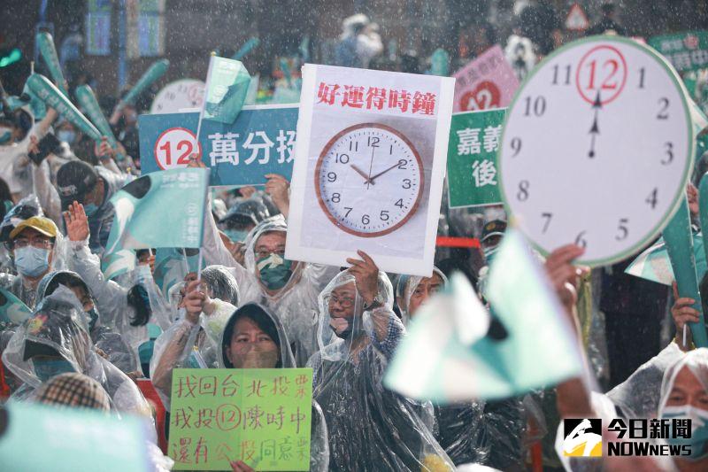 ▲陳時中「為台北挺身而出」選前之夜於北平東路登場,現場支持者熱情相挺。(圖/記者葉政勳攝,2022.11.25)